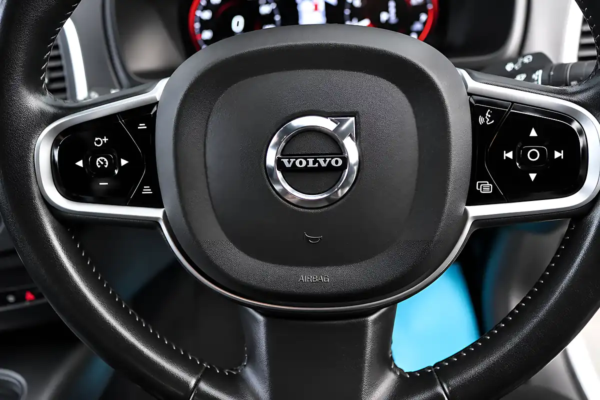 Used 2021 Volvo XC90 Ice White - Interior and Exterior details 18