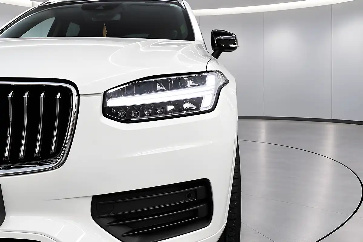 Used 2021 Volvo XC90 Ice White - Interior and Exterior details 4