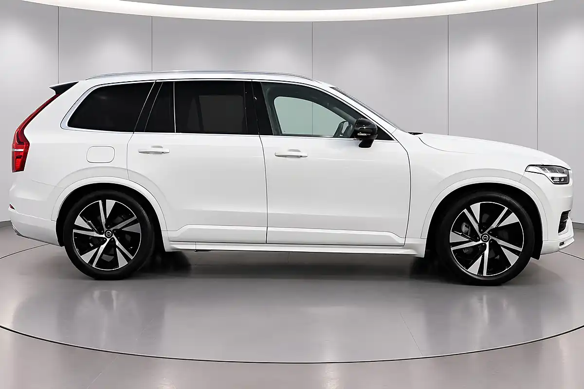 Used 2021 Volvo XC90 Ice White - Interior and Exterior details 8