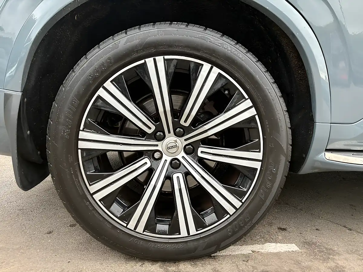 Used 2021 Volvo XC90 Inscription Grey - Interior and Exterior details 8