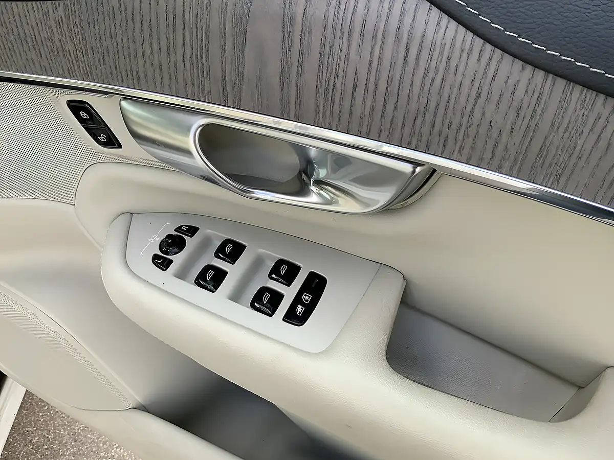 Used 2021 Volvo XC90 Inscription Pearl - Interior and Exterior details 10