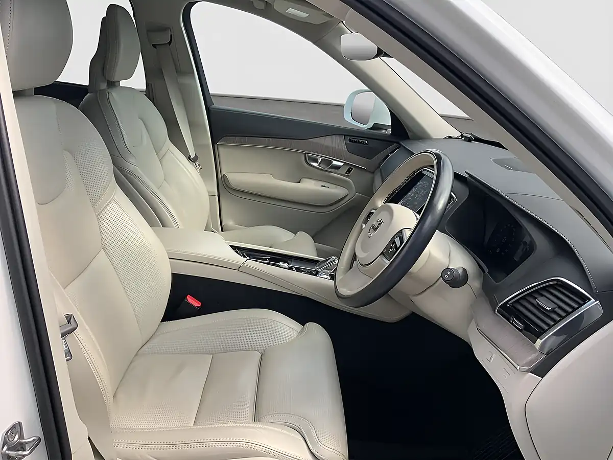 Used 2021 Volvo XC90 Inscription Pearl - Interior and Exterior details 9