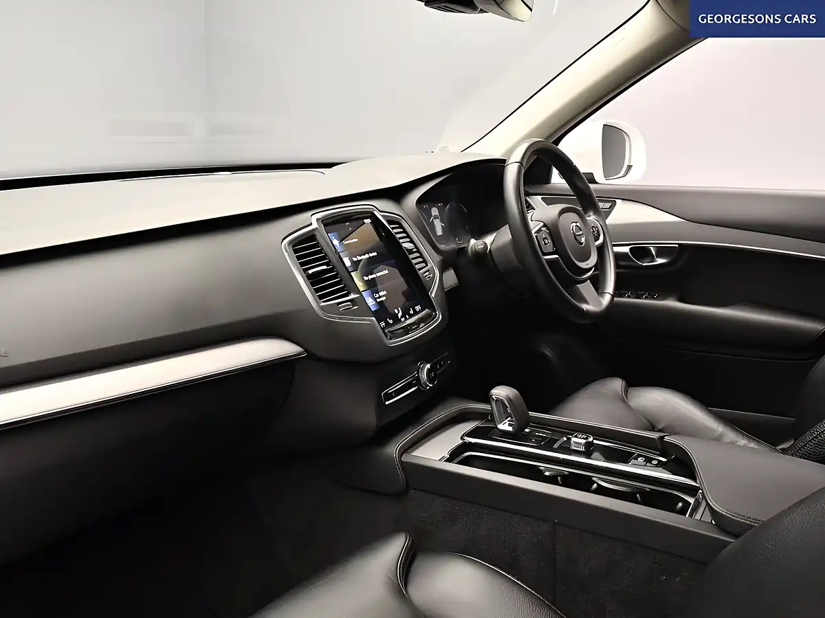 Used 2021 Volvo XC90 Momentum White - Interior and Exterior details 10