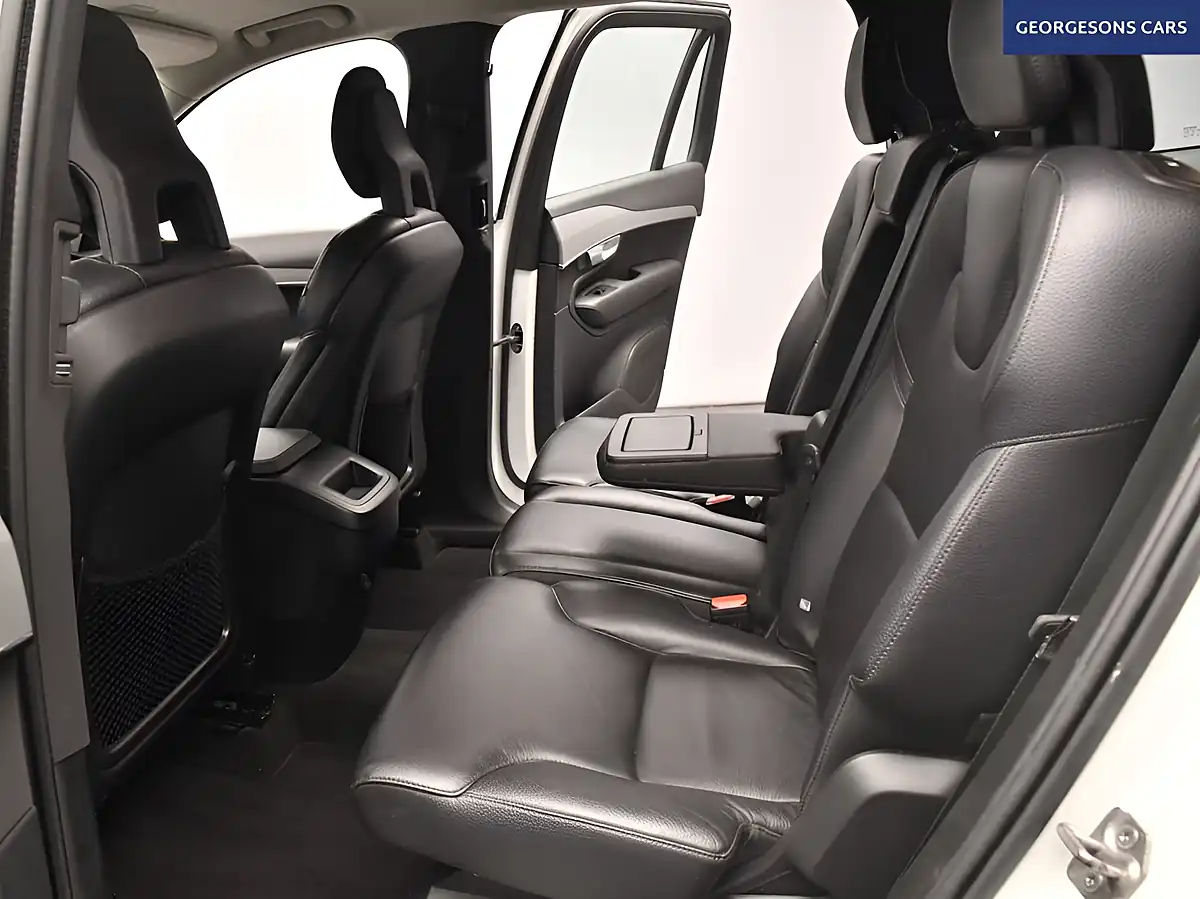 Used 2021 Volvo XC90 Momentum White - Interior and Exterior details 12