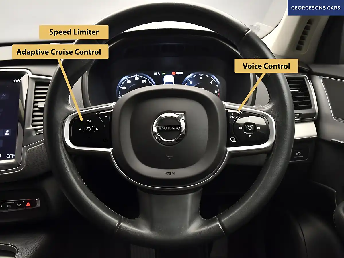 Used 2021 Volvo XC90 Momentum White - Interior and Exterior details 14