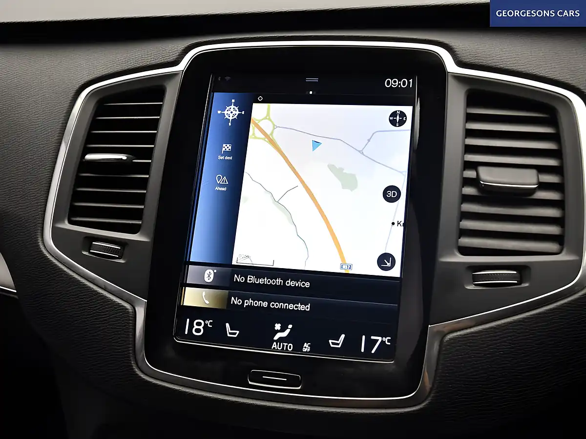 Used 2021 Volvo XC90 Momentum White - Interior and Exterior details 15