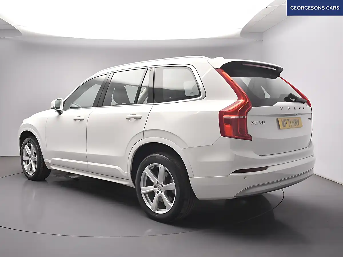 Used 2021 Volvo XC90 Momentum White - Interior and Exterior details 2