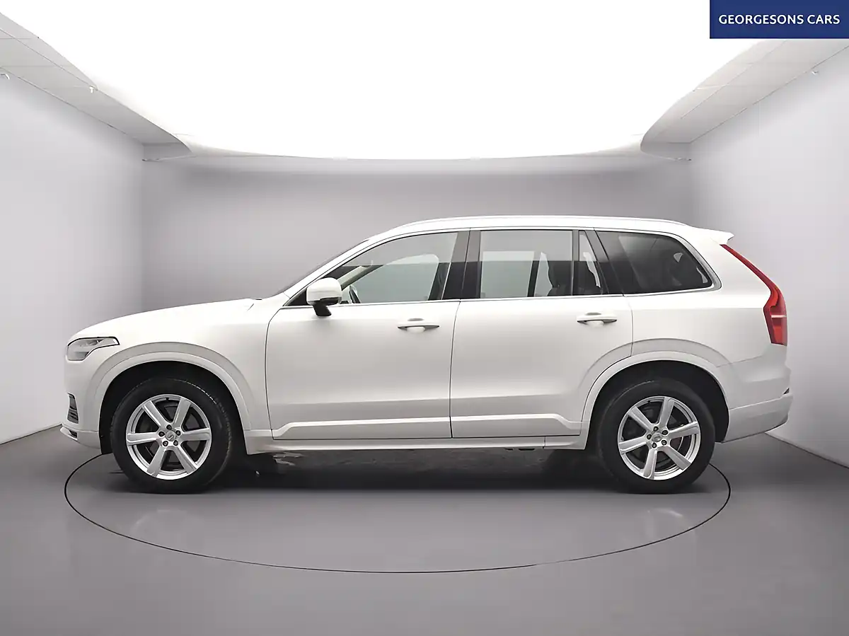 Used 2021 Volvo XC90 Momentum White - Interior and Exterior details 3