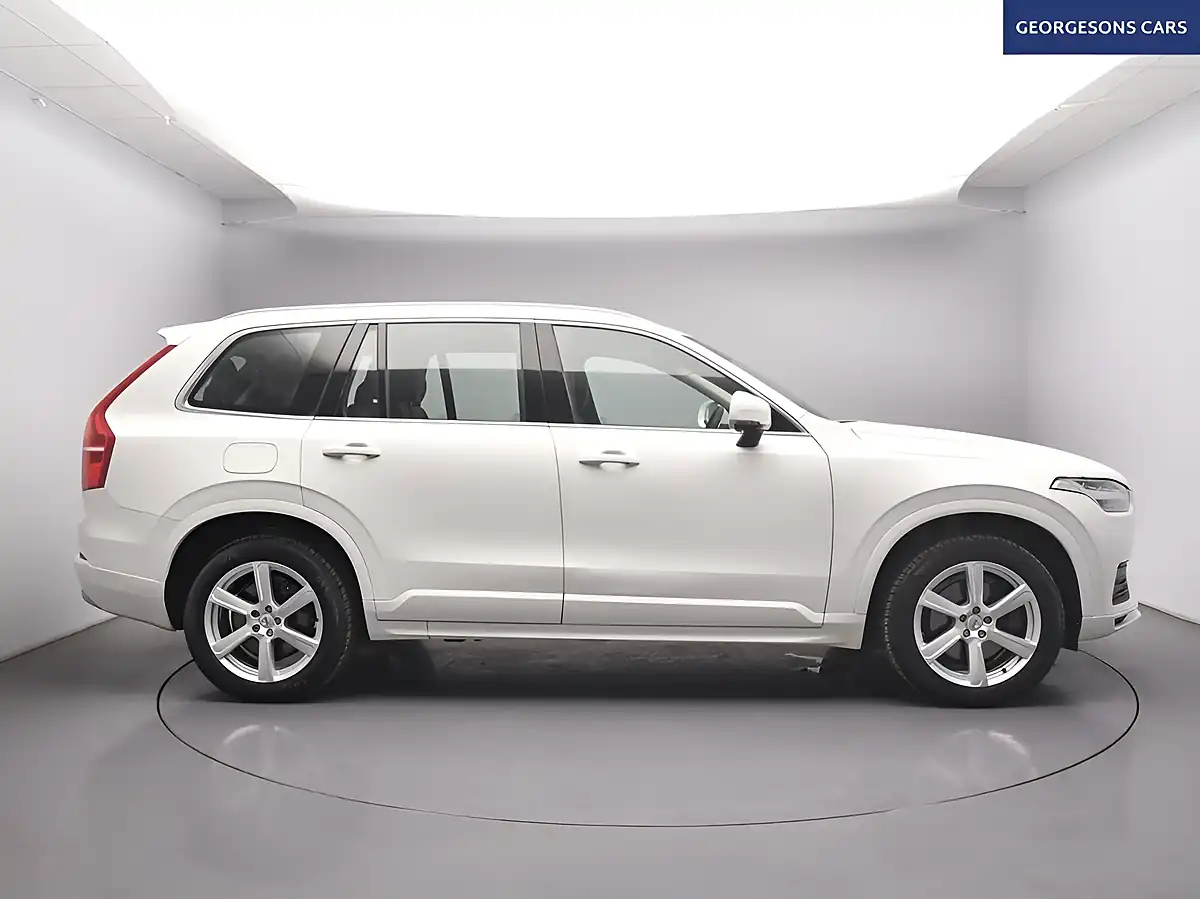 Used 2021 Volvo XC90 Momentum White - Interior and Exterior details 6