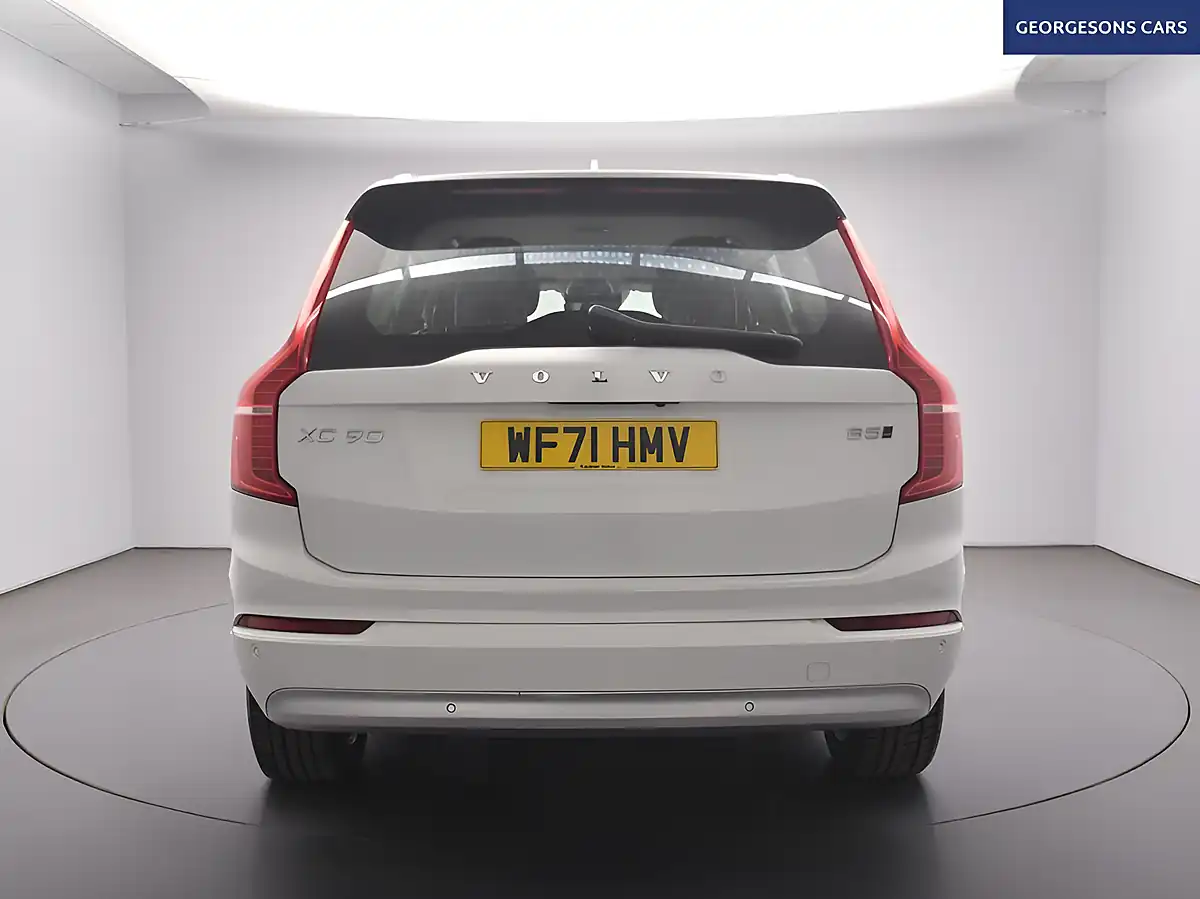 Used 2021 Volvo XC90 Momentum White - Interior and Exterior details 8