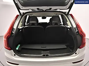 Used 2021 Volvo XC90 Momentum White - Interior and Exterior details 9