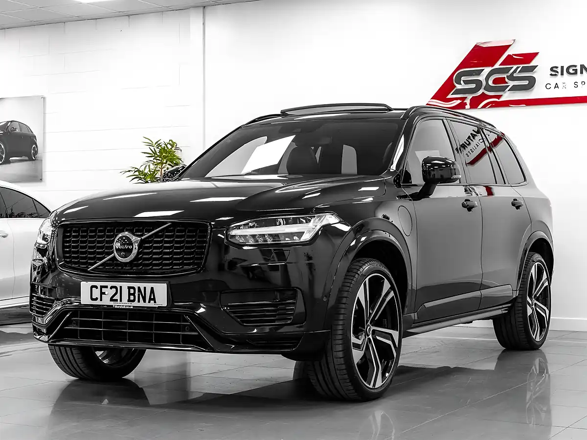 Used 2021 Volvo XC90 R-Design Black - Front View