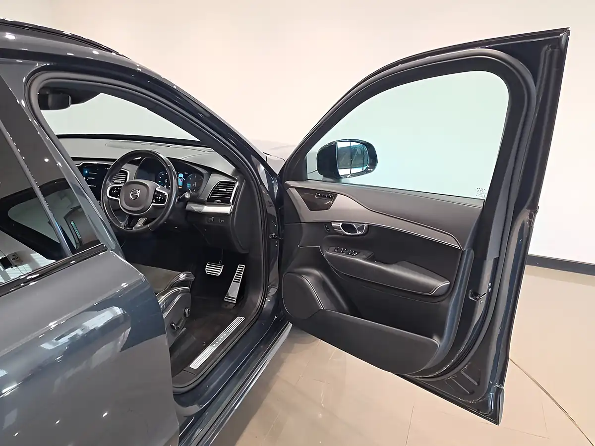 Used 2021 Volvo XC90 R-Design Pro Savile Grey - Interior and Exterior details 17