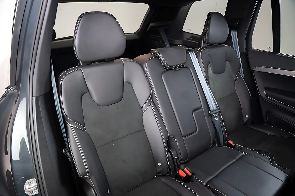 Used 2021 Volvo XC90 R-Design Pro Savile Grey - Interior and Exterior details 4