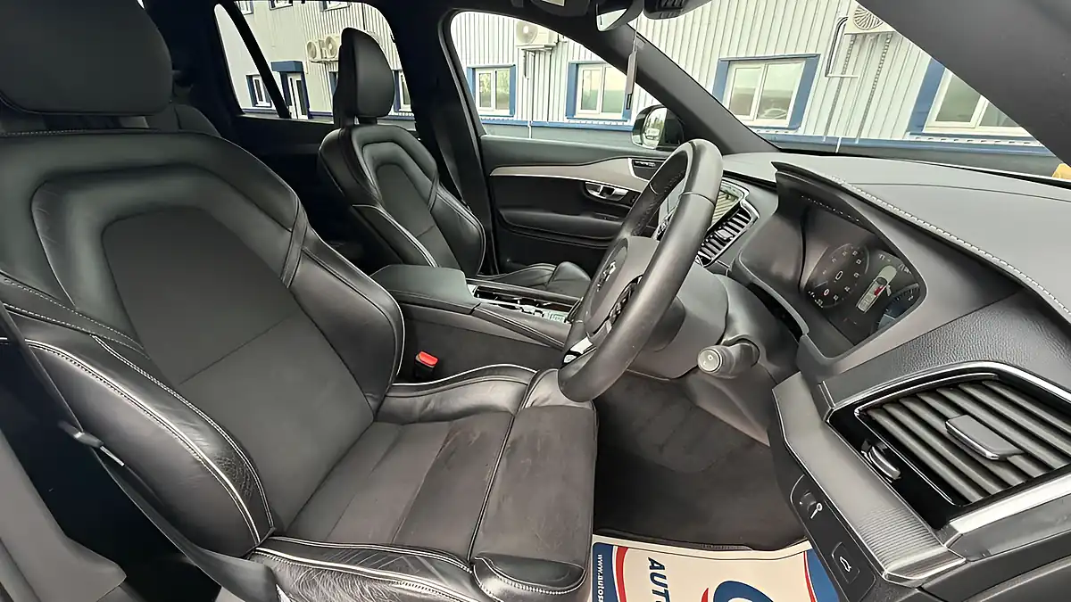 Used 2021 Volvo XC90 R-Design White - Interior and Exterior details 11