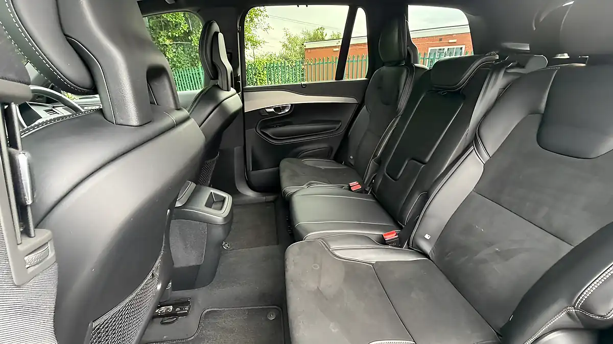 Used 2021 Volvo XC90 R-Design White - Interior and Exterior details 14