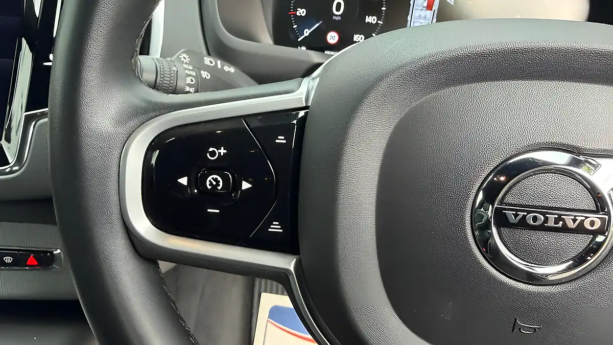 Used 2021 Volvo XC90 R-Design White - Interior and Exterior details 17