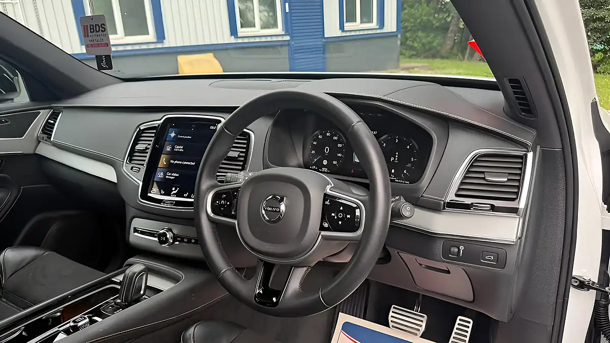 Used 2021 Volvo XC90 R-Design White - Interior and Exterior details 20