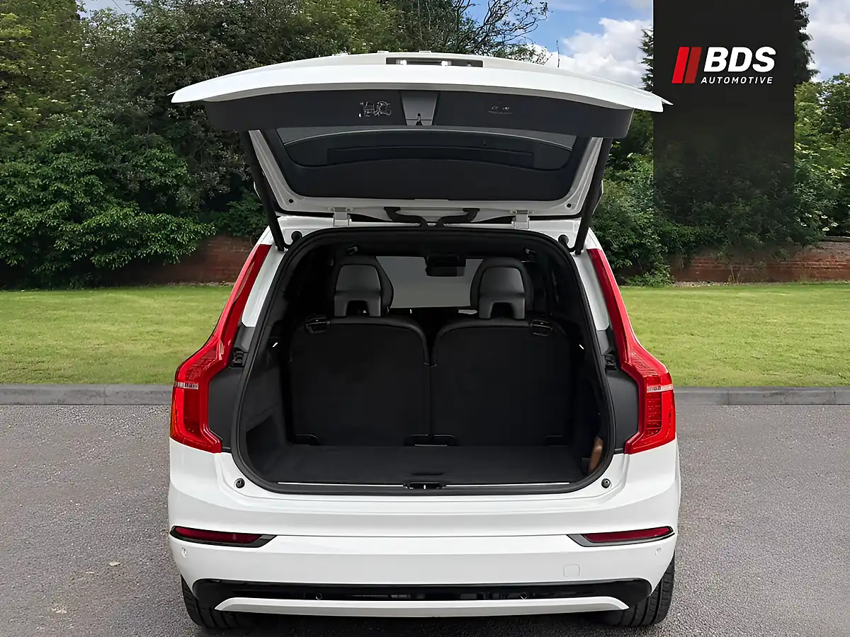 Used 2021 Volvo XC90 R-Design White - Interior and Exterior details 7