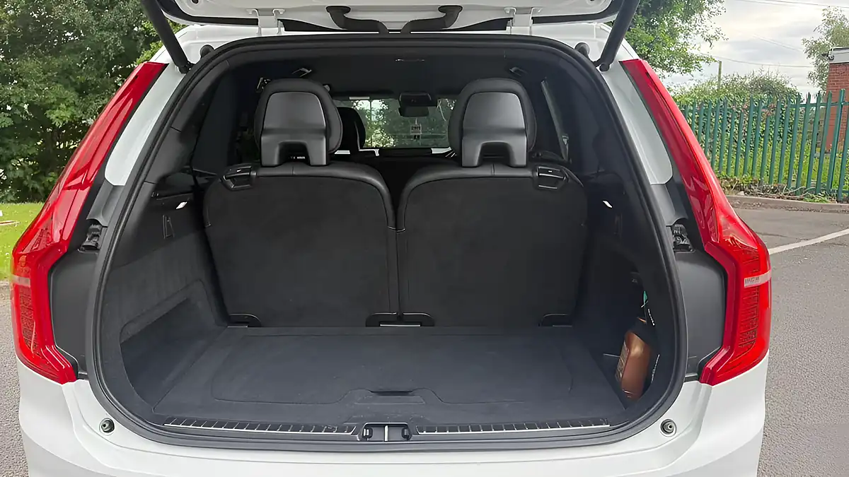 Used 2021 Volvo XC90 R-Design White - Interior and Exterior details 8