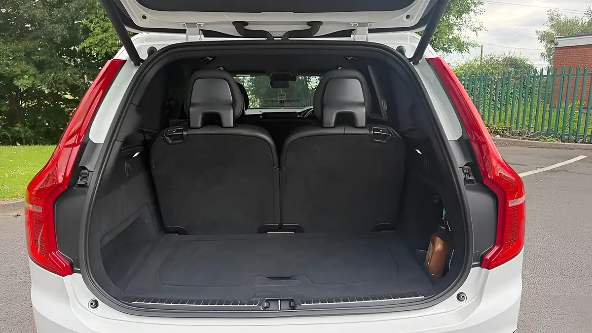 Used 2021 Volvo XC90 R-Design White - Interior and Exterior details 9