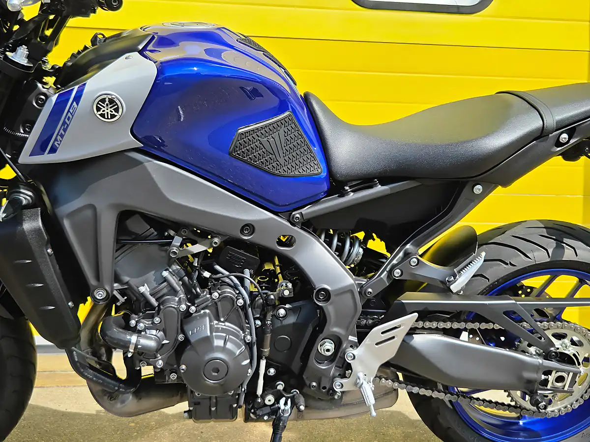 Used 2021 Yamaha MT-09 Abs Blue - Interior and Exterior details 17