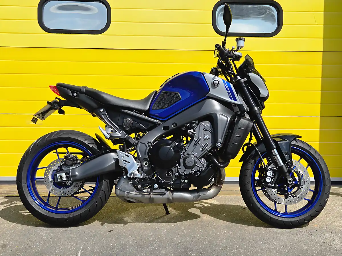 Used 2021 Yamaha MT-09 Abs Blue - Interior and Exterior details 2