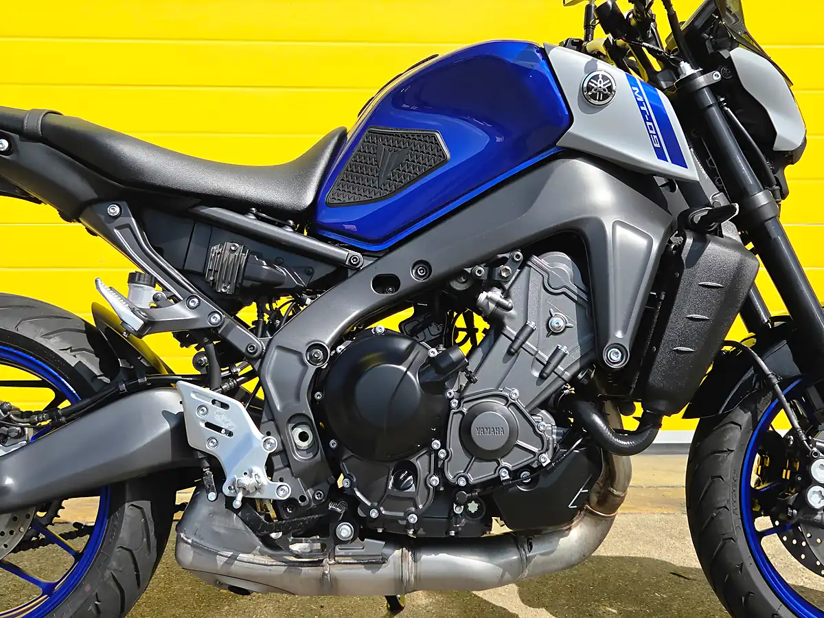 Used 2021 Yamaha MT-09 Abs Blue - Interior and Exterior details 9
