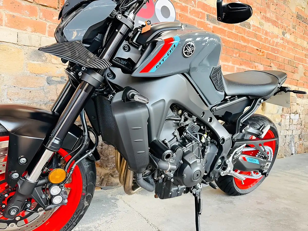 Used 2021 Yamaha MT-09 Abs Grey - Interior and Exterior details 15