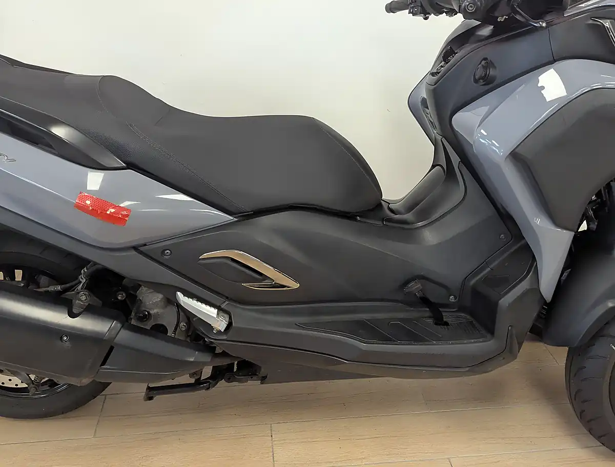 Used 2021 Yamaha Tricity 300 Cvt V-Belt Grey - Interior and Exterior details 12