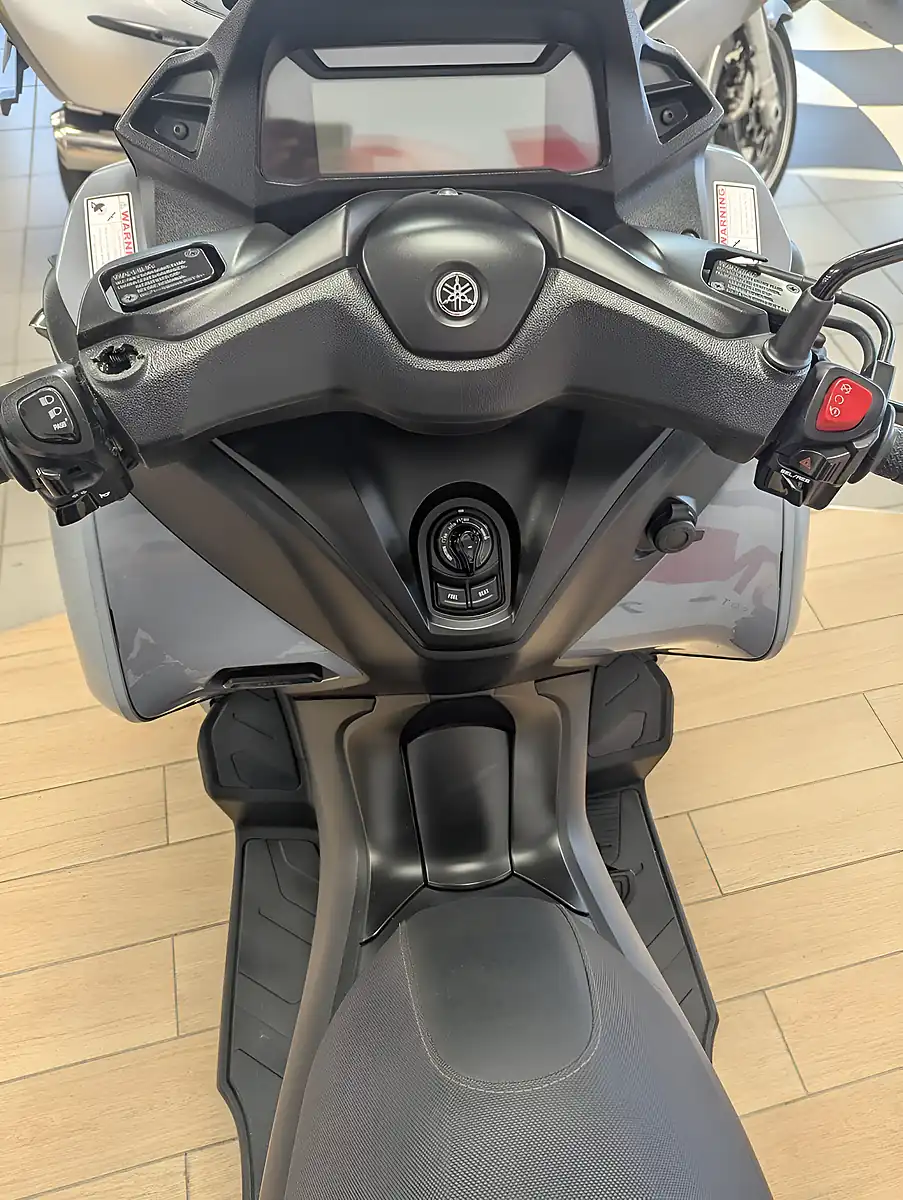 Used 2021 Yamaha Tricity 300 Cvt V-Belt Grey - Interior and Exterior details 4