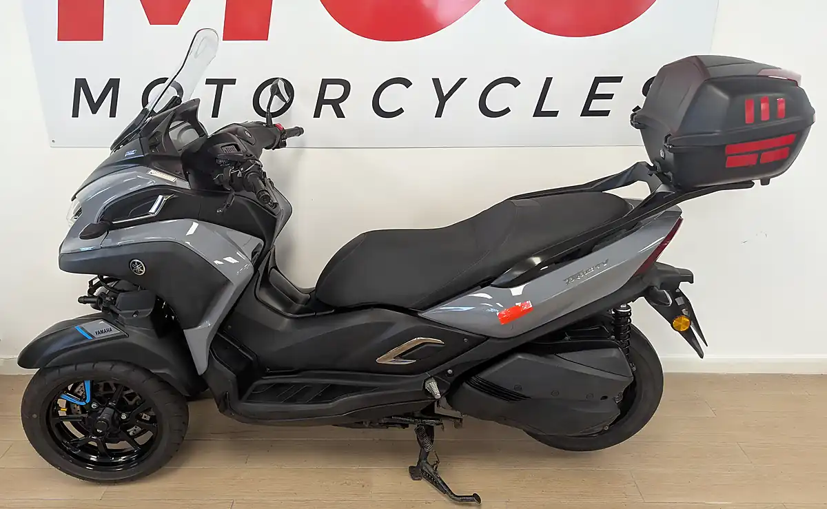 Used 2021 Yamaha Tricity 300 Cvt V-Belt Grey - Interior and Exterior details 8