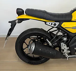 Used 2021 Yamaha XSR125 Yellow - Interior and Exterior details 11