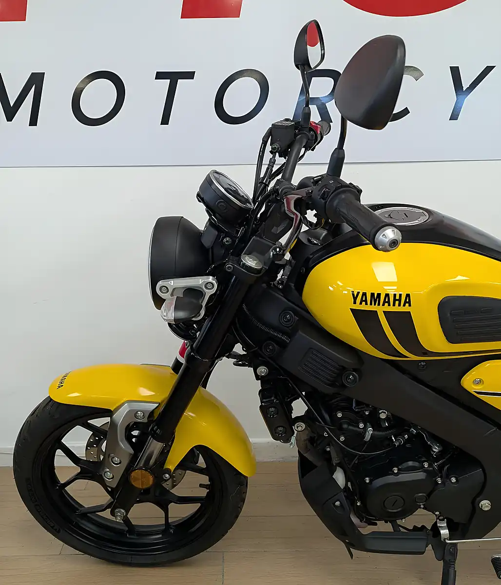 Used 2021 Yamaha XSR125 Yellow - Interior and Exterior details 14
