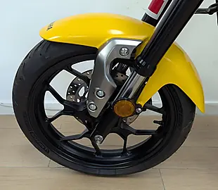 Used 2021 Yamaha XSR125 Yellow - Interior and Exterior details 16