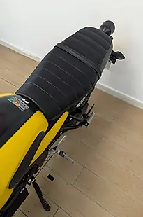Used 2021 Yamaha XSR125 Yellow - Interior and Exterior details 18