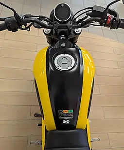 Used 2021 Yamaha XSR125 Yellow - Interior and Exterior details 19