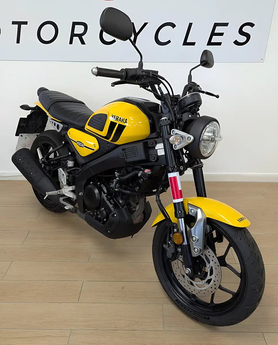 Used 2021 Yamaha XSR125 Yellow - Interior and Exterior details 2