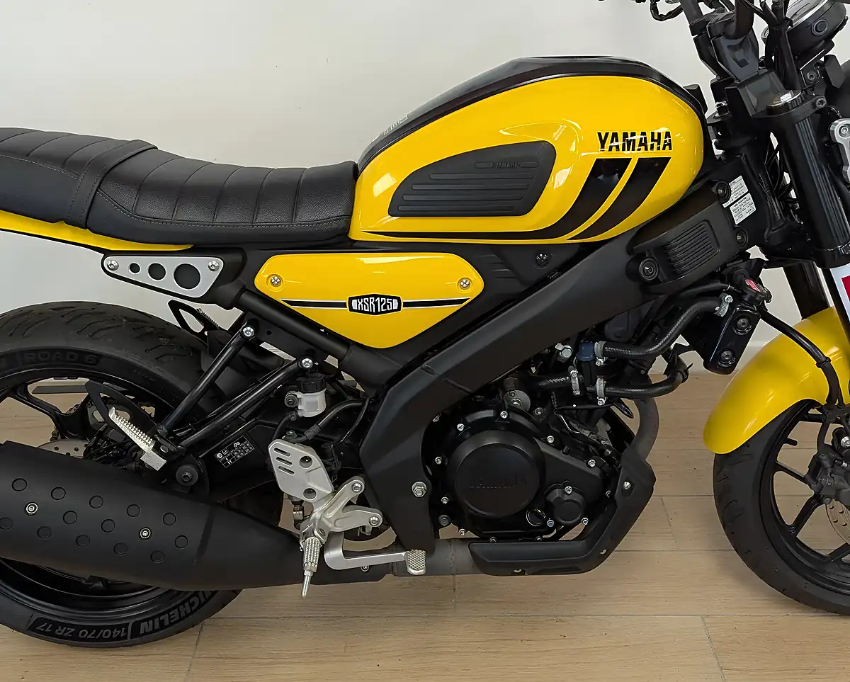 Used 2021 Yamaha XSR125 Yellow - Interior and Exterior details 6