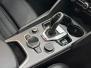 Used 2022 Alfa Romeo Giulia Veloce Blue - Interior and Exterior details 10