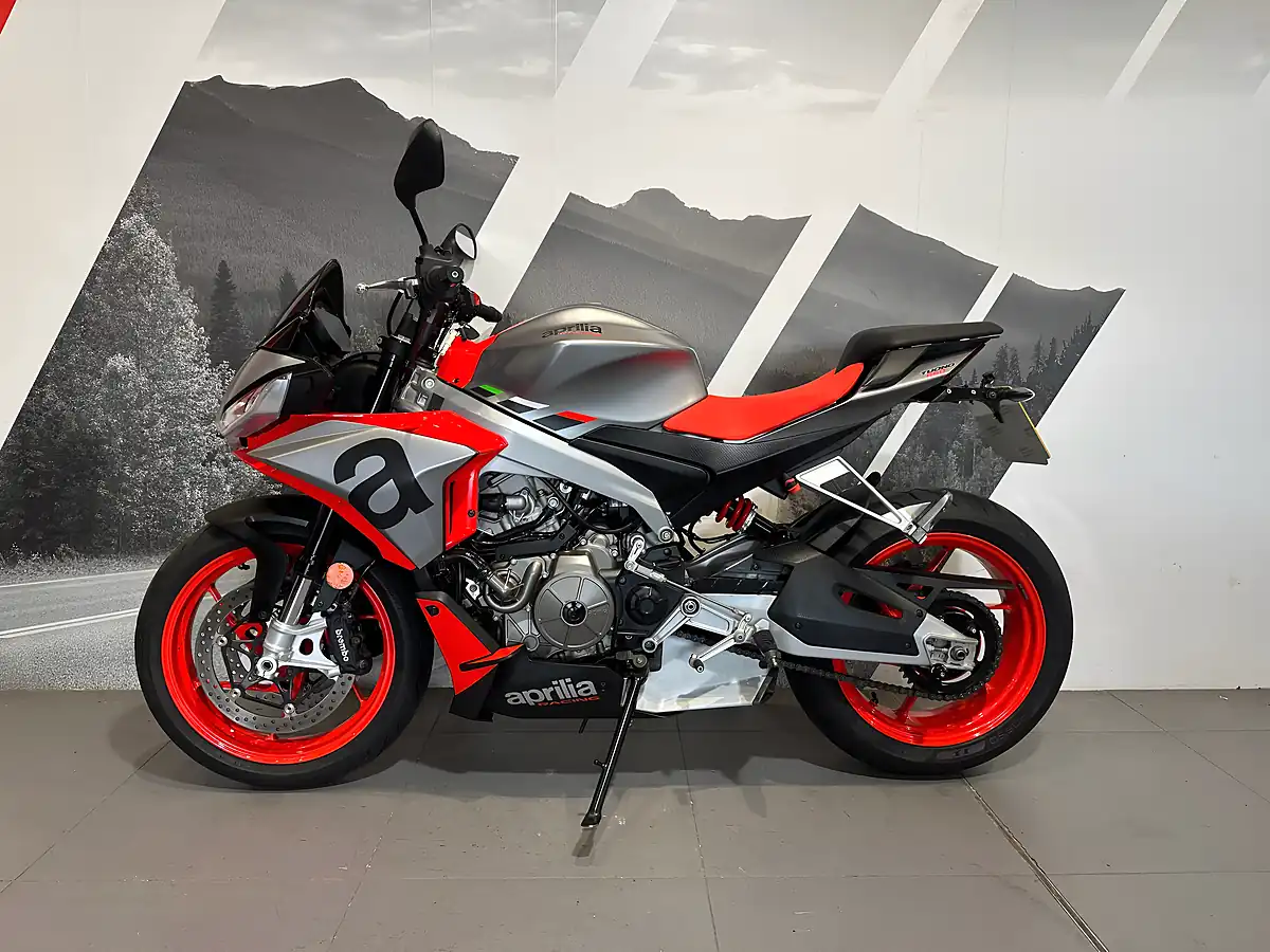 Used 2022 Aprilia Tuono 660 Silver Aluminium Metallic - Interior and Exterior details 14