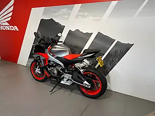 Used 2022 Aprilia Tuono 660 Silver Aluminium Metallic - Interior and Exterior details 15