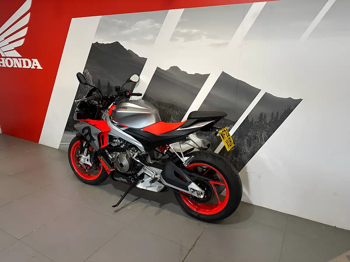 Used 2022 Aprilia Tuono 660 Silver Aluminium Metallic - Interior and Exterior details 15