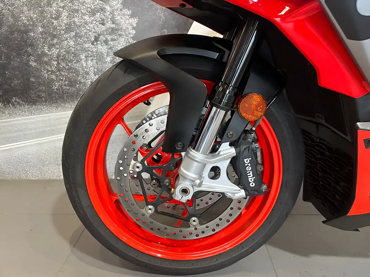 Used 2022 Aprilia Tuono 660 Silver Aluminium Metallic - Interior and Exterior details 17
