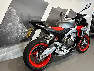 Used 2022 Aprilia Tuono 660 Silver Aluminium Metallic - Interior and Exterior details 3