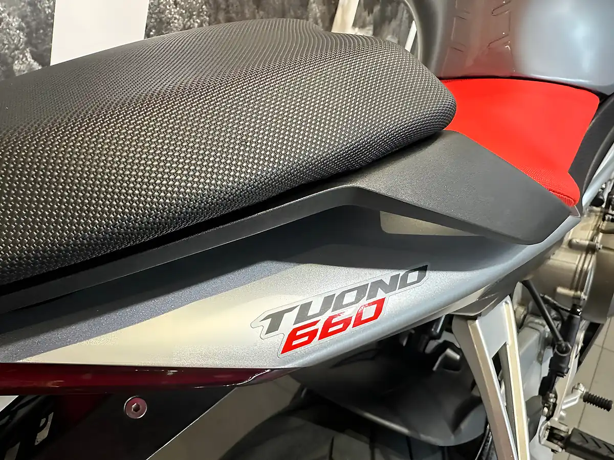 Used 2022 Aprilia Tuono 660 Silver Aluminium Metallic - Interior and Exterior details 4