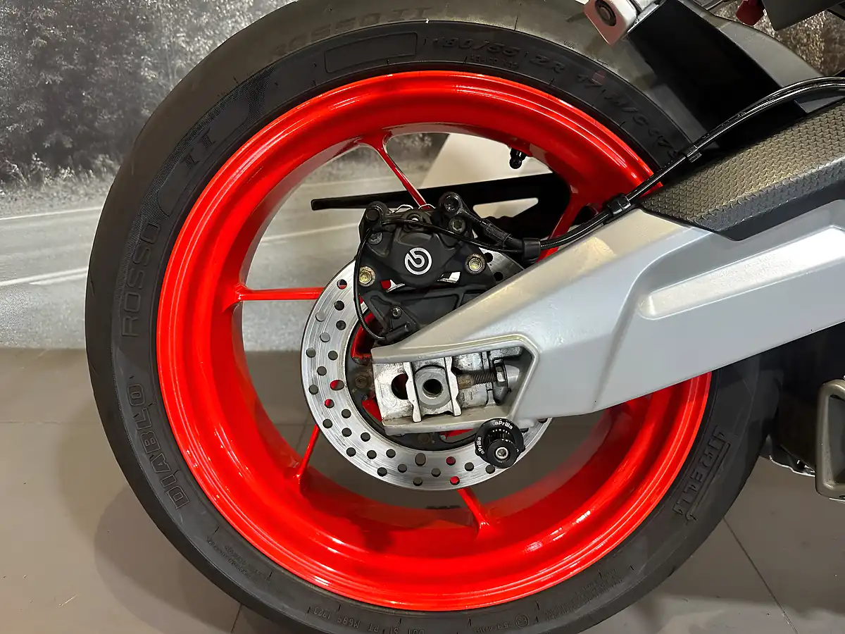 Used 2022 Aprilia Tuono 660 Silver Aluminium Metallic - Interior and Exterior details 6