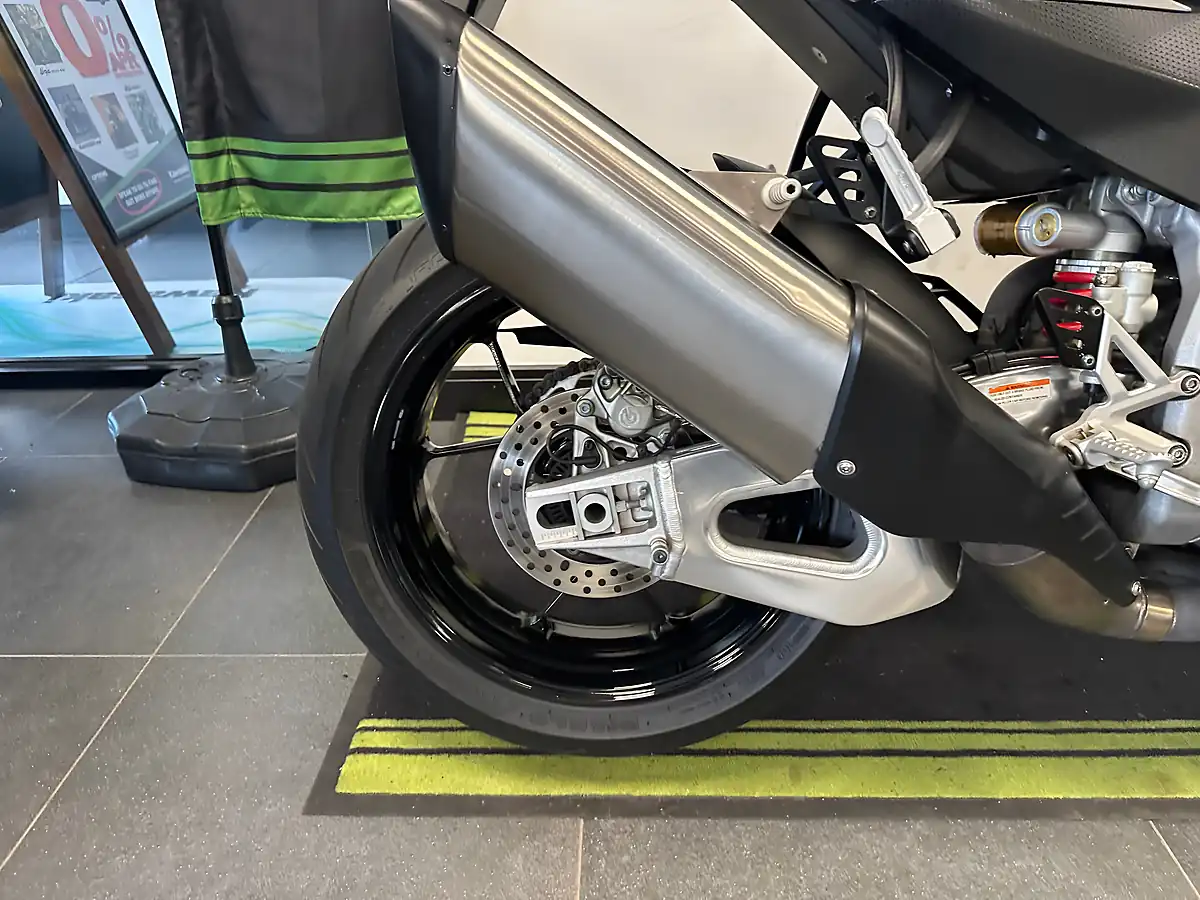 Used 2022 Aprilia Tuono V4 1100 Naked Silver - Interior and Exterior details 4