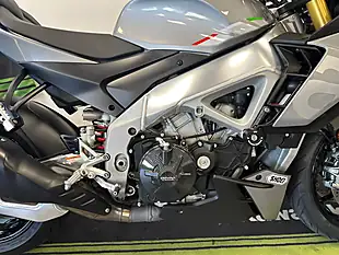 Used 2022 Aprilia Tuono V4 1100 Naked Silver - Interior and Exterior details 5