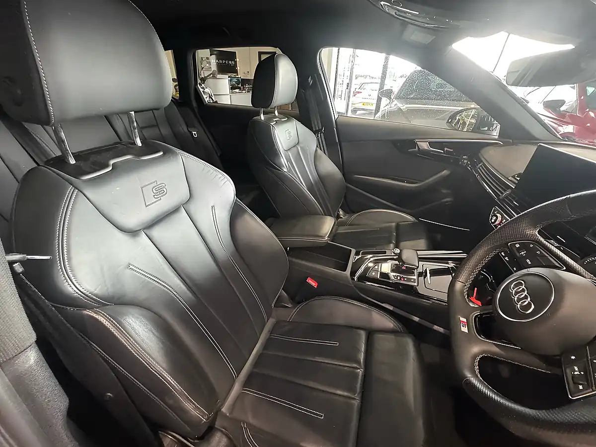 Used 2022 Audi A4 Avant Black Edition Black - Interior and Exterior details 9